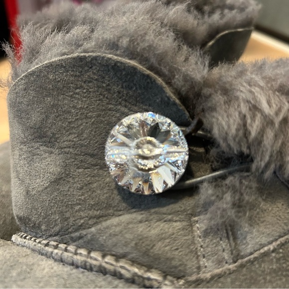 UGG Swarovski crystal Mini Bailey Button Bling boots Grey Size 7 W/Box - Picture 12 of 13